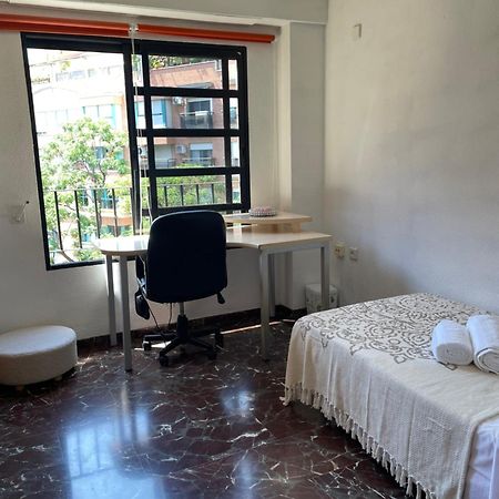 Habitacion Cerca Del Centro De Valenciaアパートメント エクステリア 写真
